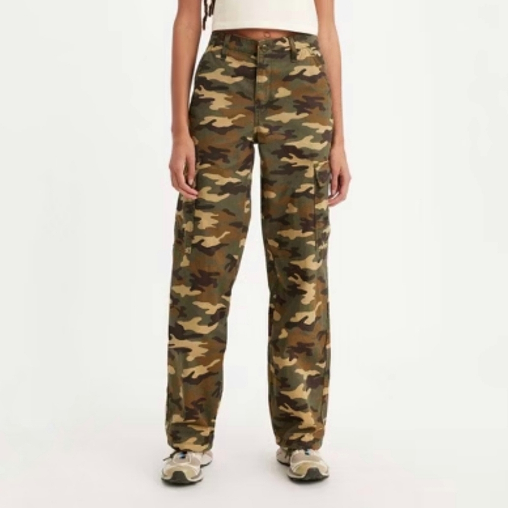 NWT Levi's Camo '94 Baggy Cargo Pants Size 24